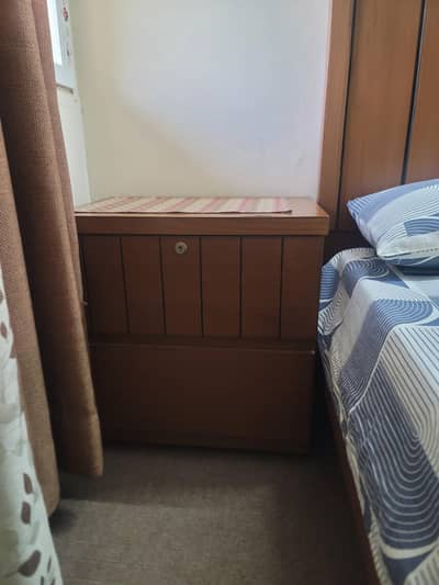 2 single beds with 2 side tables/Bed Set/Bed room furniture