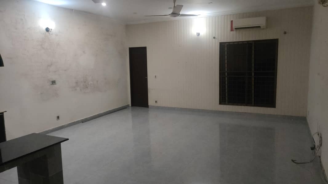 One bedroom portion 0