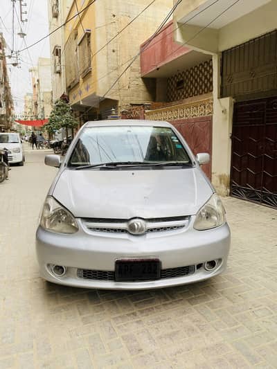 Toyota Platz 2002