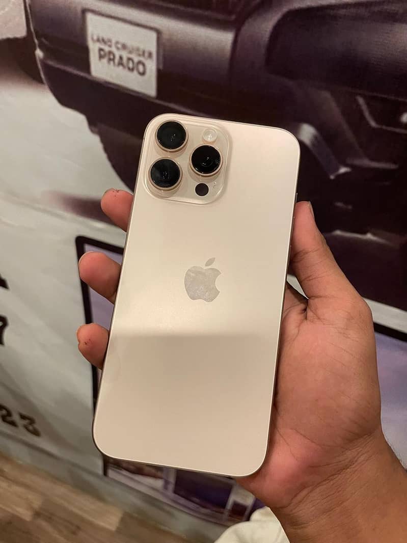 Apple iPhone 16 Pro Max 2