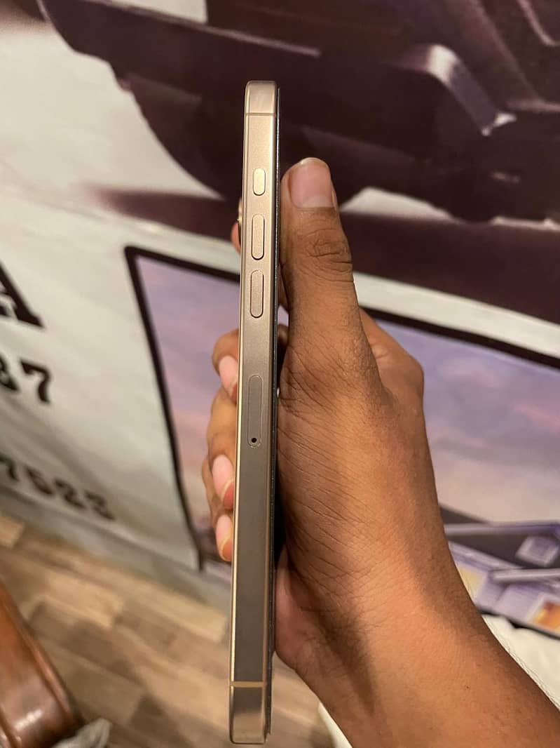 Apple iPhone 16 Pro Max 3