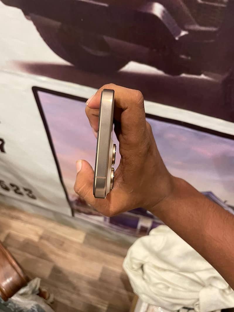 Apple iPhone 16 Pro Max 5