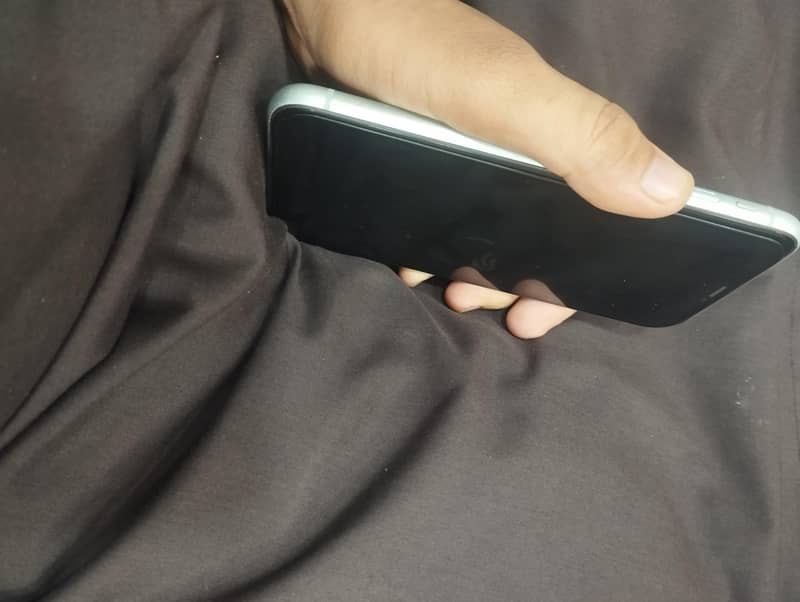 Apple iPhone 11 3