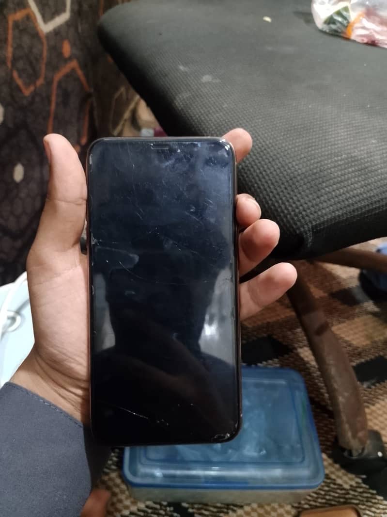 Apple iPhone 11 Pro Max 2