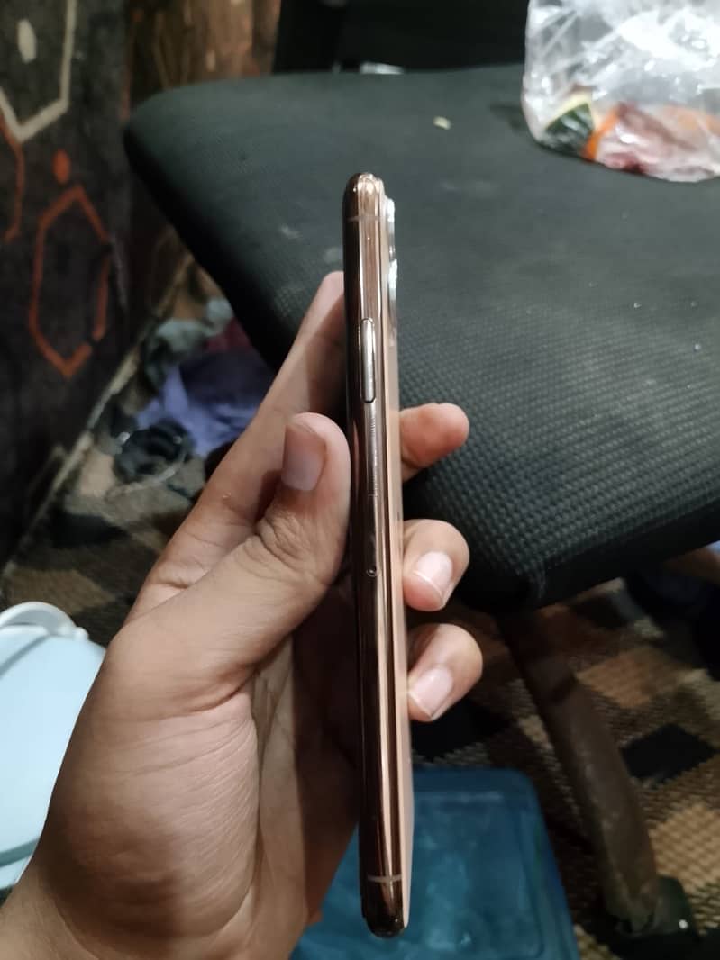 Apple iPhone 11 Pro Max 3