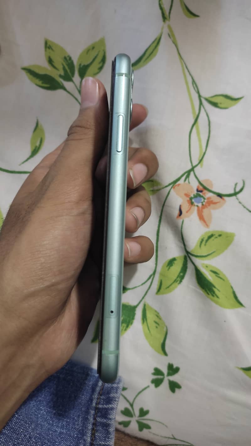 Apple iPhone 11 3