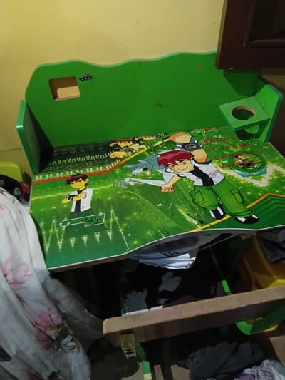 in a very good condition writing table for kids