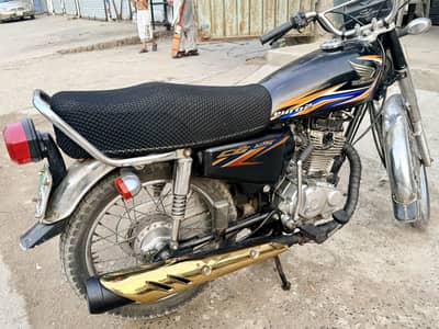 CG 125 2018 model condition 10/9 black adition