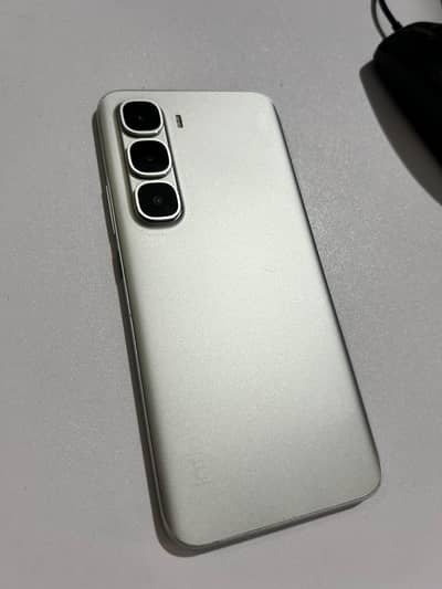 Infinix hot 60 pro plus + 256GB  1 month warranty left