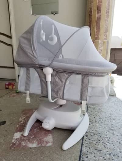 Electronic baby swing