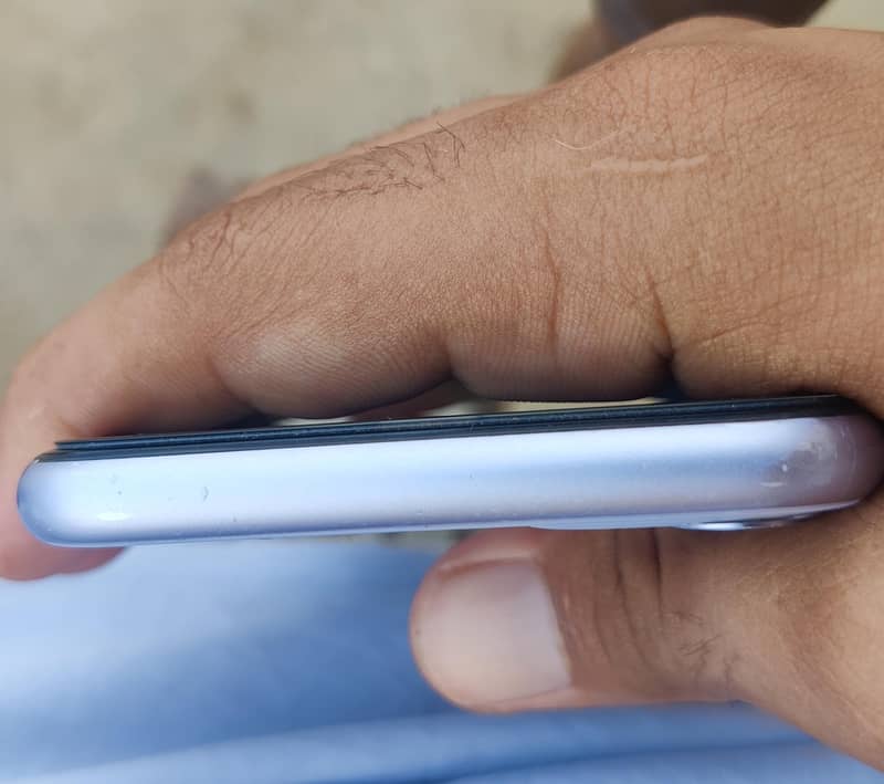 Apple iPhone 11 4