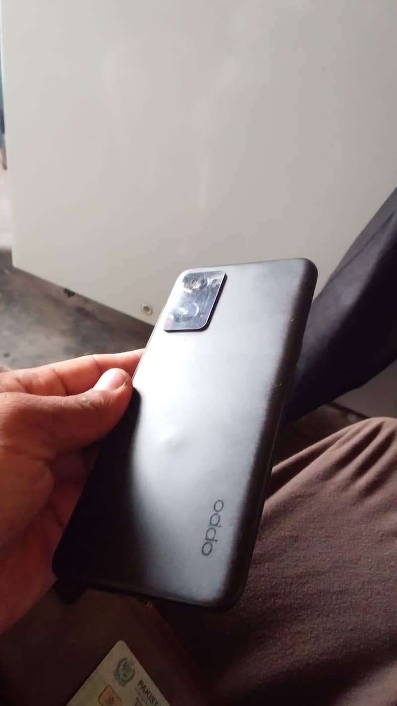 OPPO A76 1