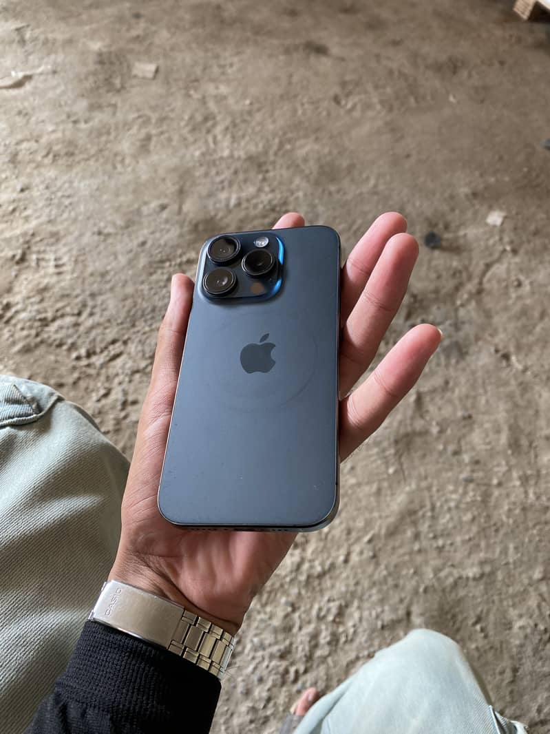 Apple iPhone 15 Pro 0