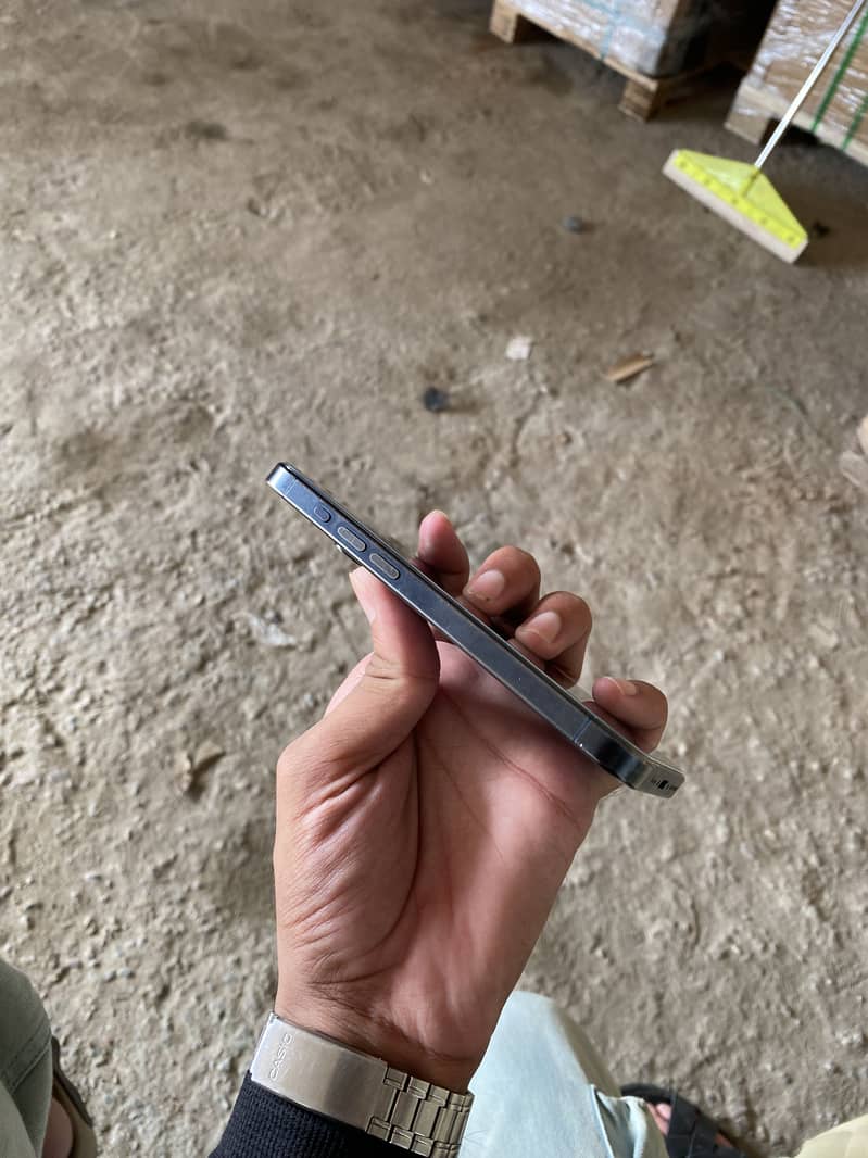 Apple iPhone 15 Pro 1