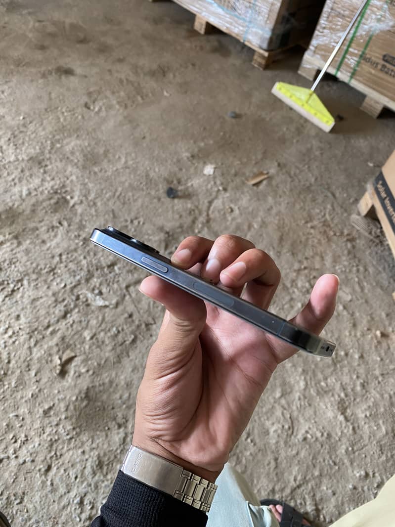 Apple iPhone 15 Pro 2
