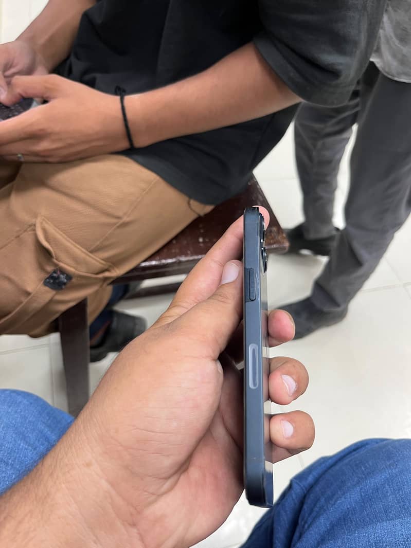 Apple iPhone 13 0