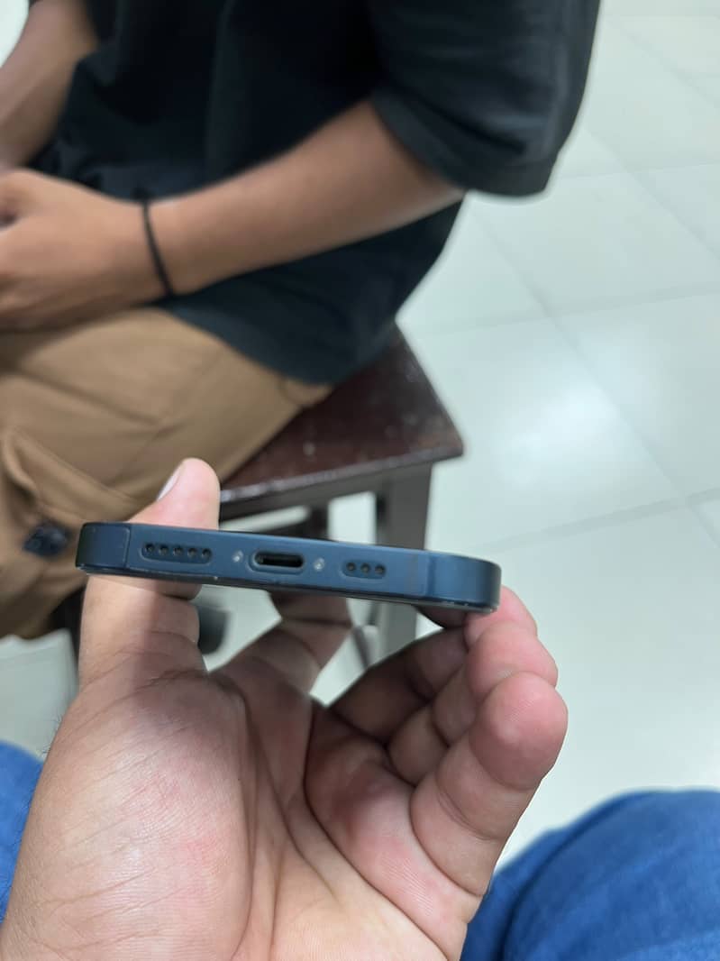 Apple iPhone 13 2