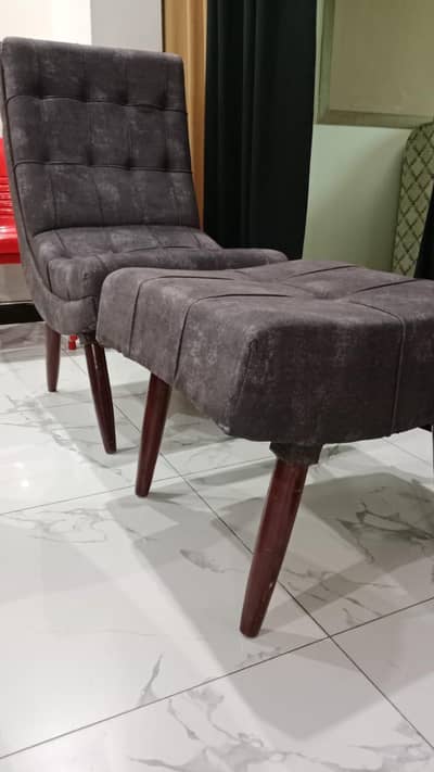 relaxed chair and table for sale