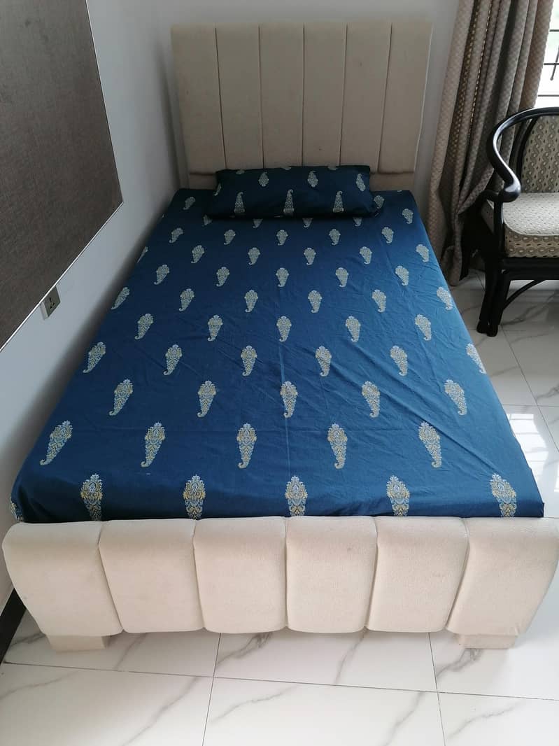 Single bed 0