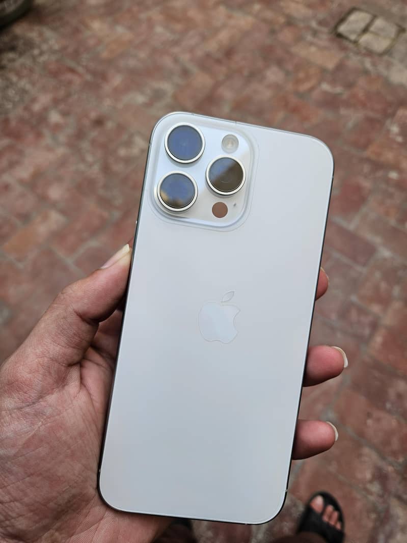 Iphone 16 pro max 1
