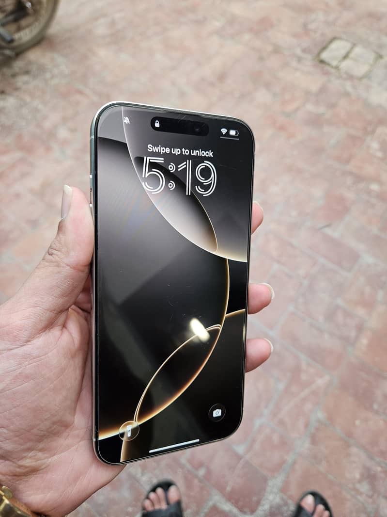 Iphone 16 pro max 3