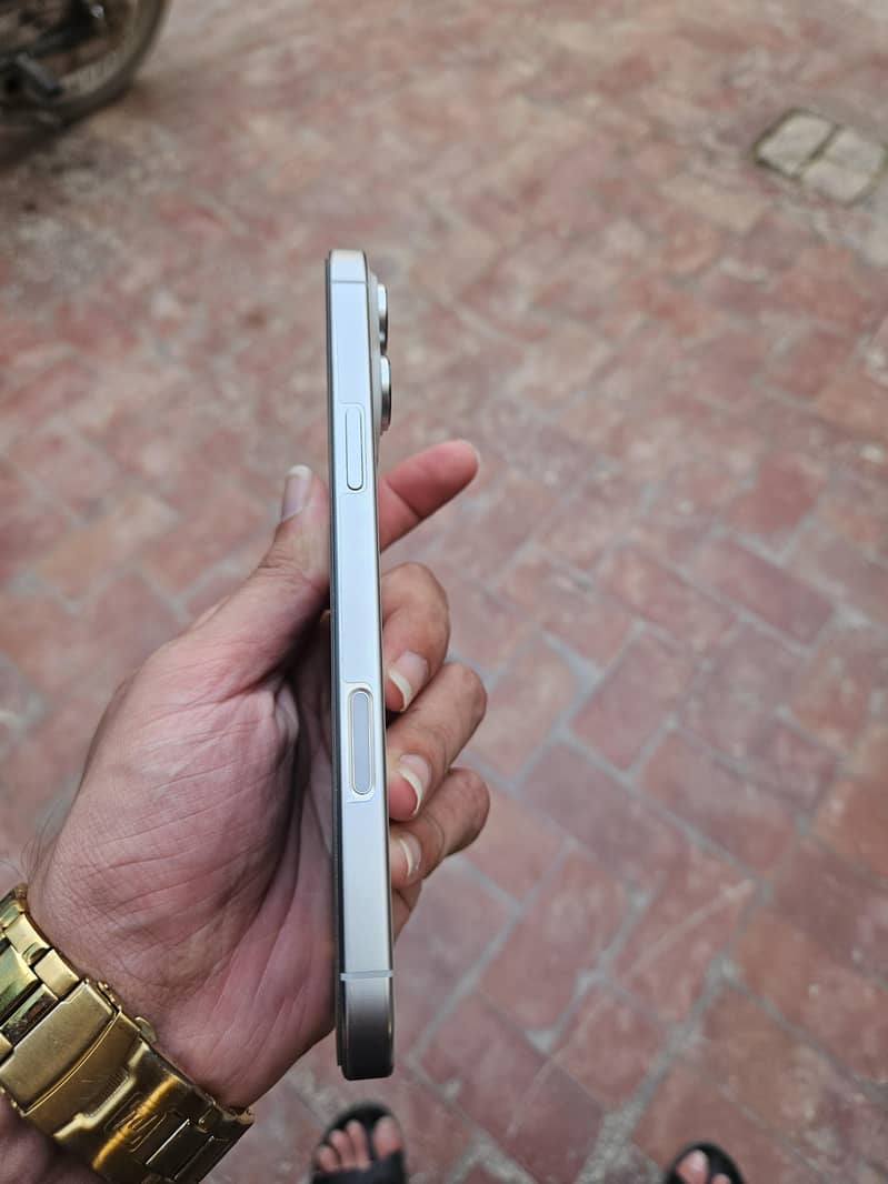 Iphone 16 pro max 6