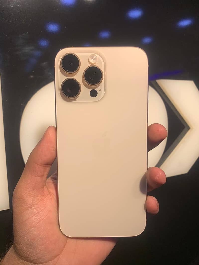 Apple iPhone 16 Pro Max 0