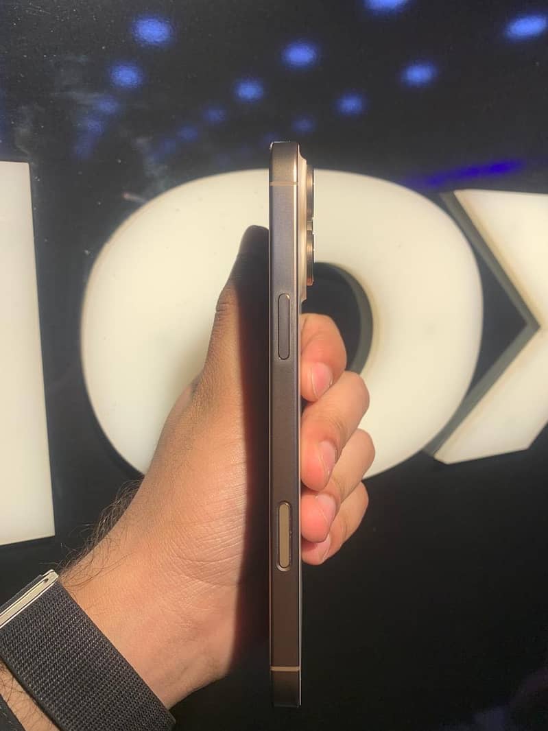 Apple iPhone 16 Pro Max 3