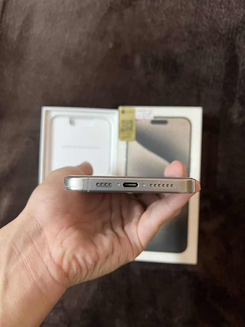 Apple iPhone 15 Pro Max 3