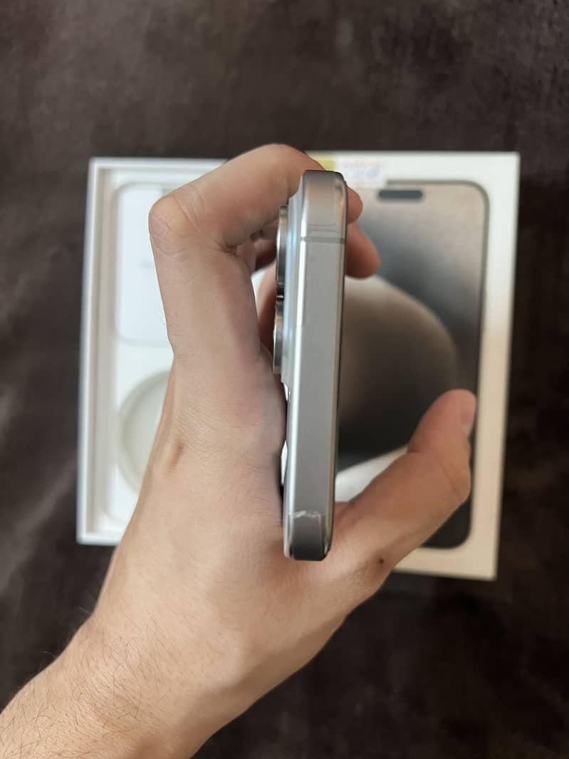 Apple iPhone 15 Pro Max 4