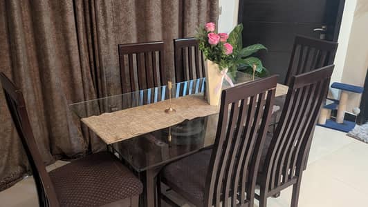 6 persons dining table.