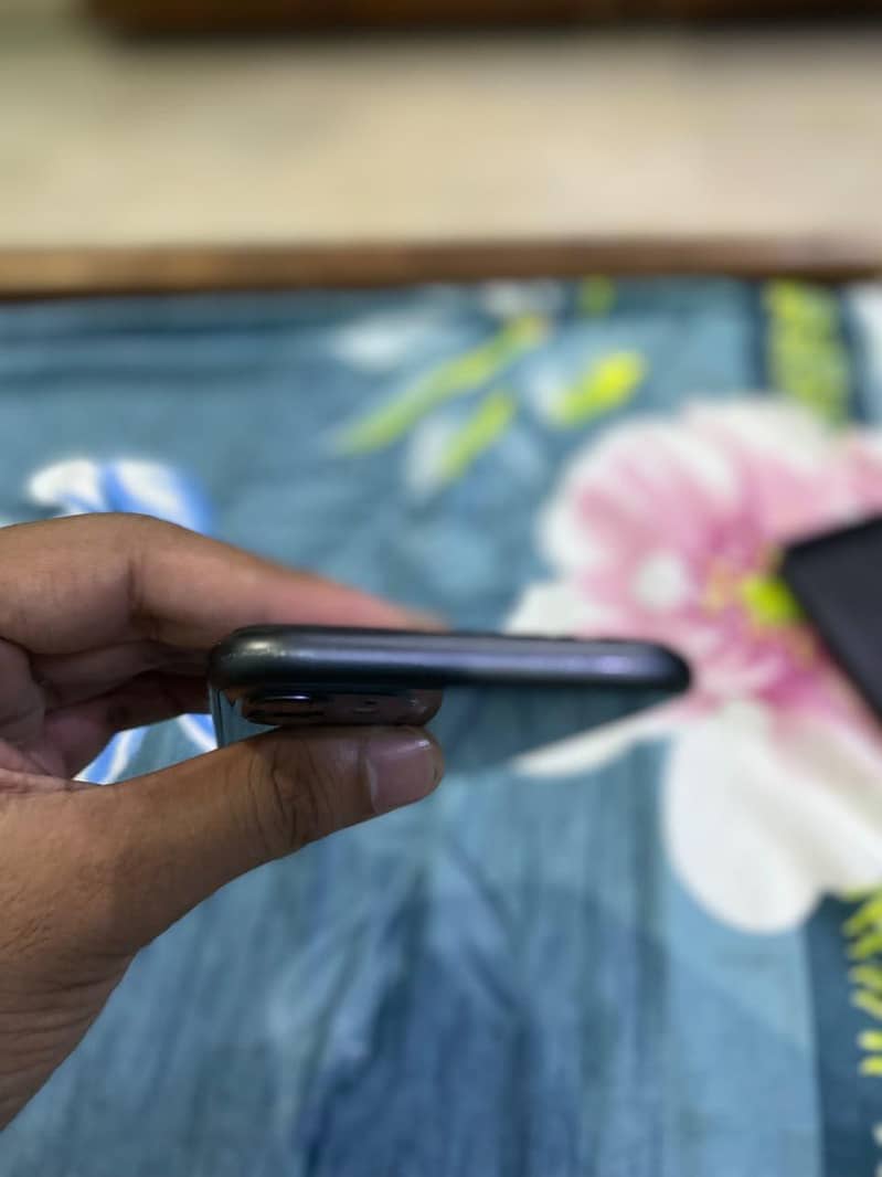 Apple iPhone 11 3