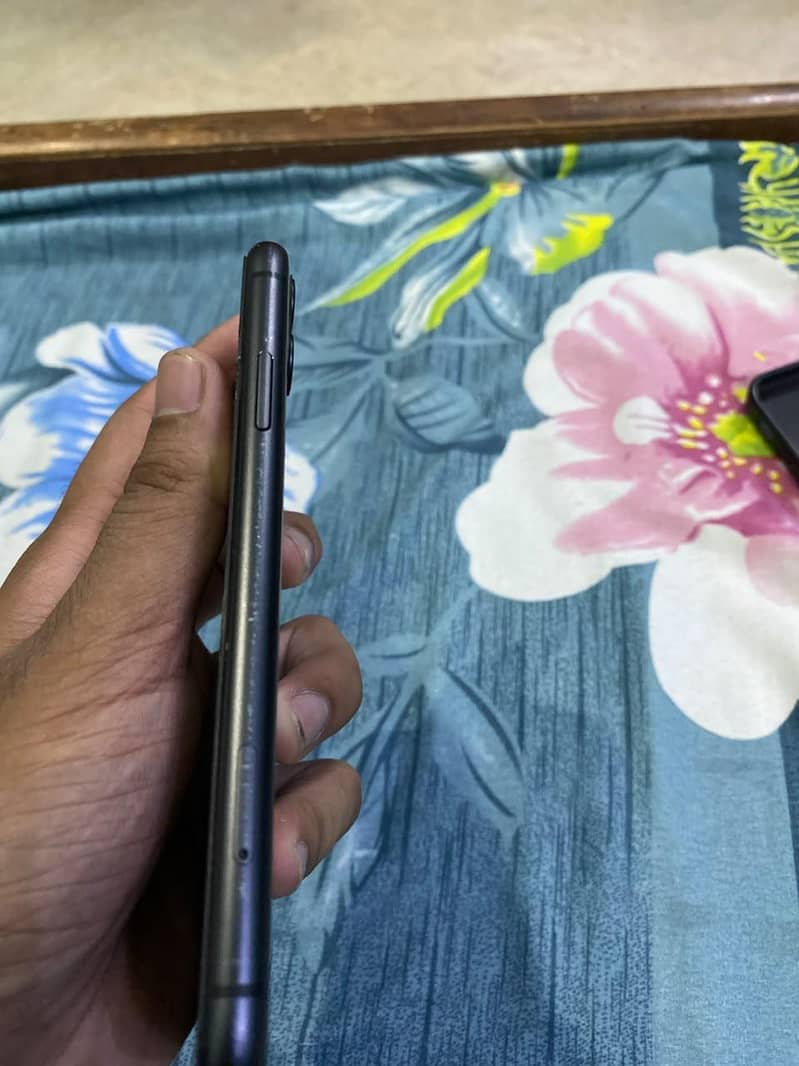 Apple iPhone 11 7