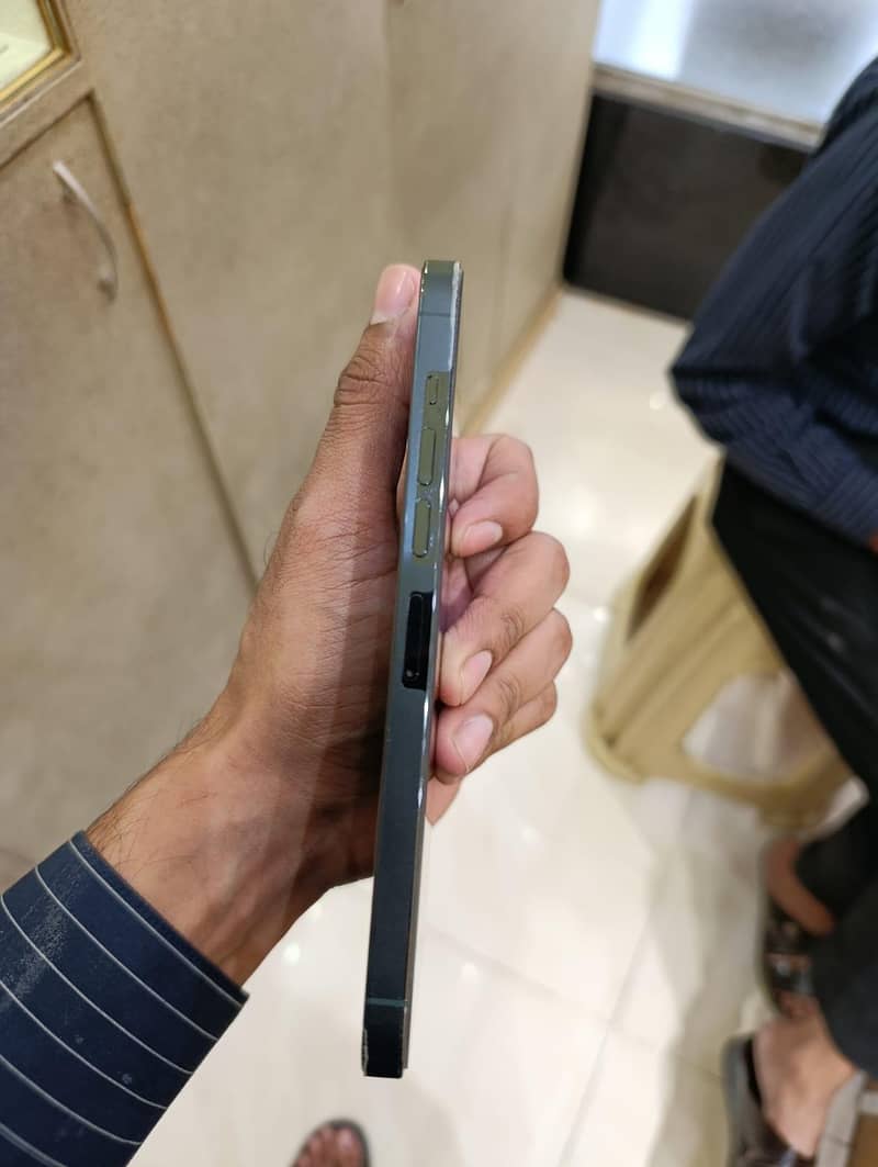 Apple iPhone 13 Pro Max 3