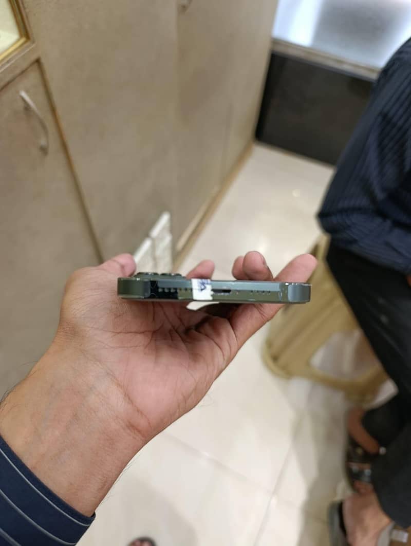 Apple iPhone 13 Pro Max 4