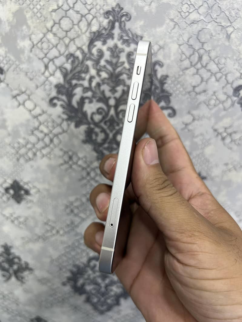 Apple iPhone 12 1