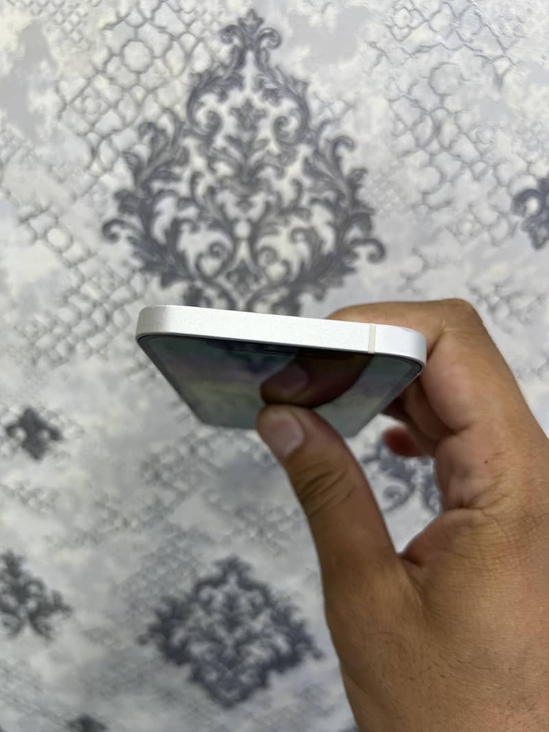 Apple iPhone 12 2