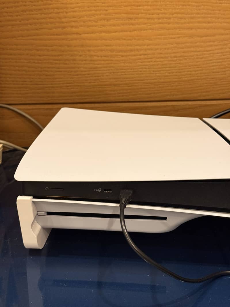 PS5 slim disk 1tb 2 controller 0