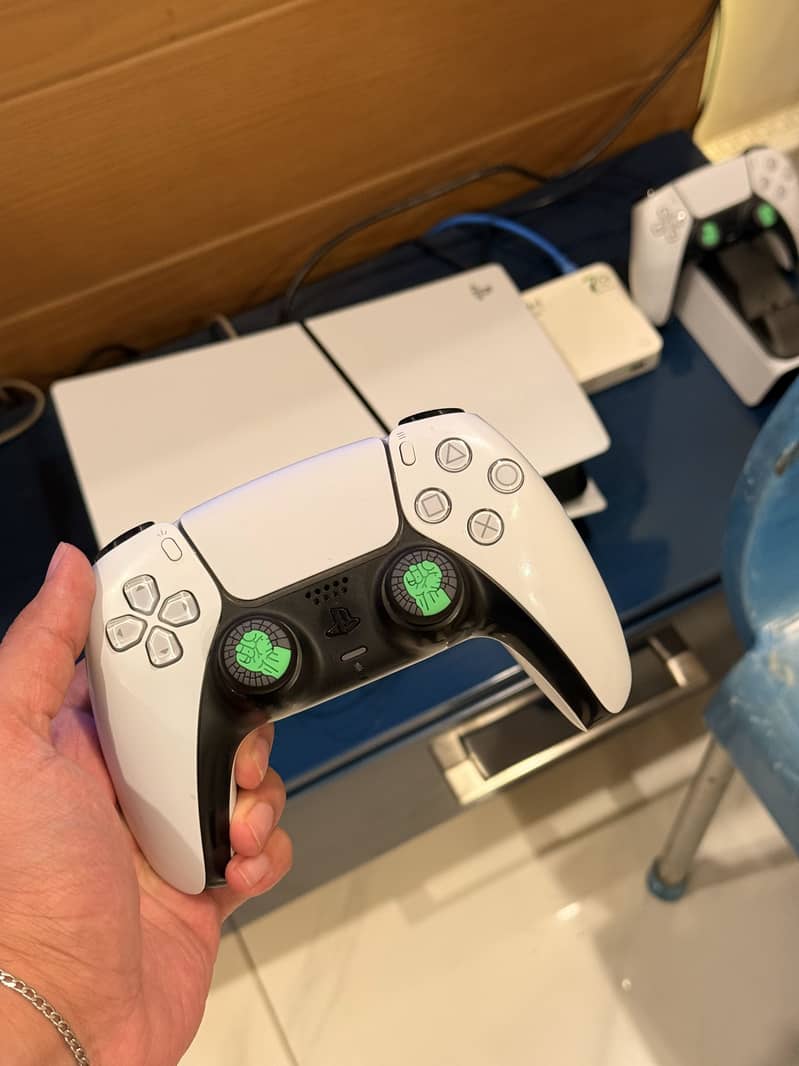 PS5 slim disk 1tb 2 controller 5
