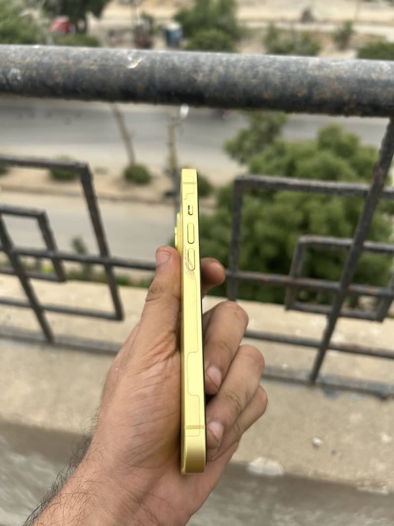 Apple iPhone 14 3