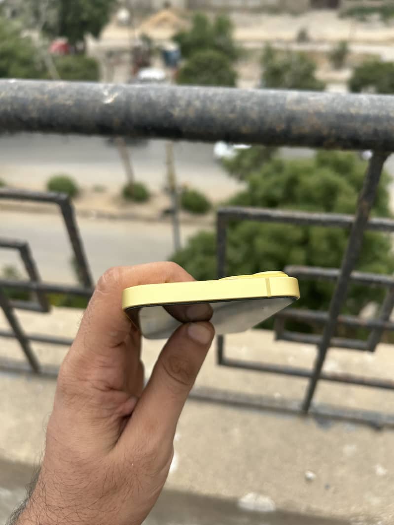 Apple iPhone 14 4