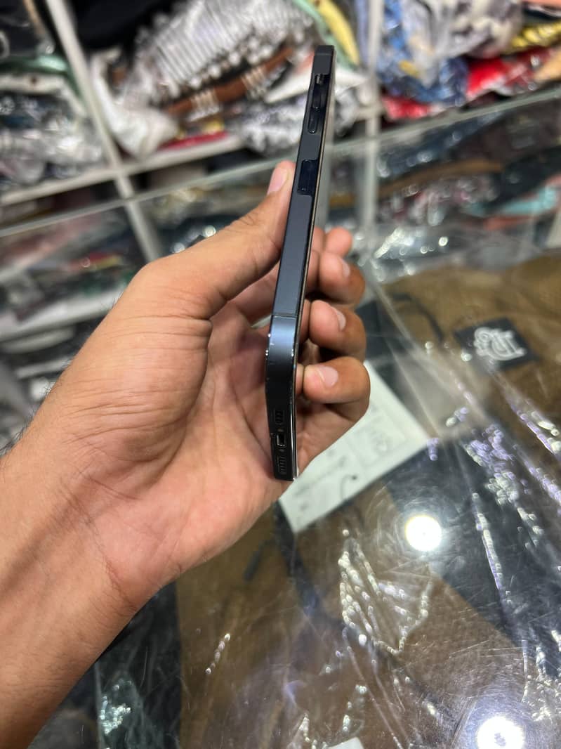 Apple iPhone 12 Pro Max 3