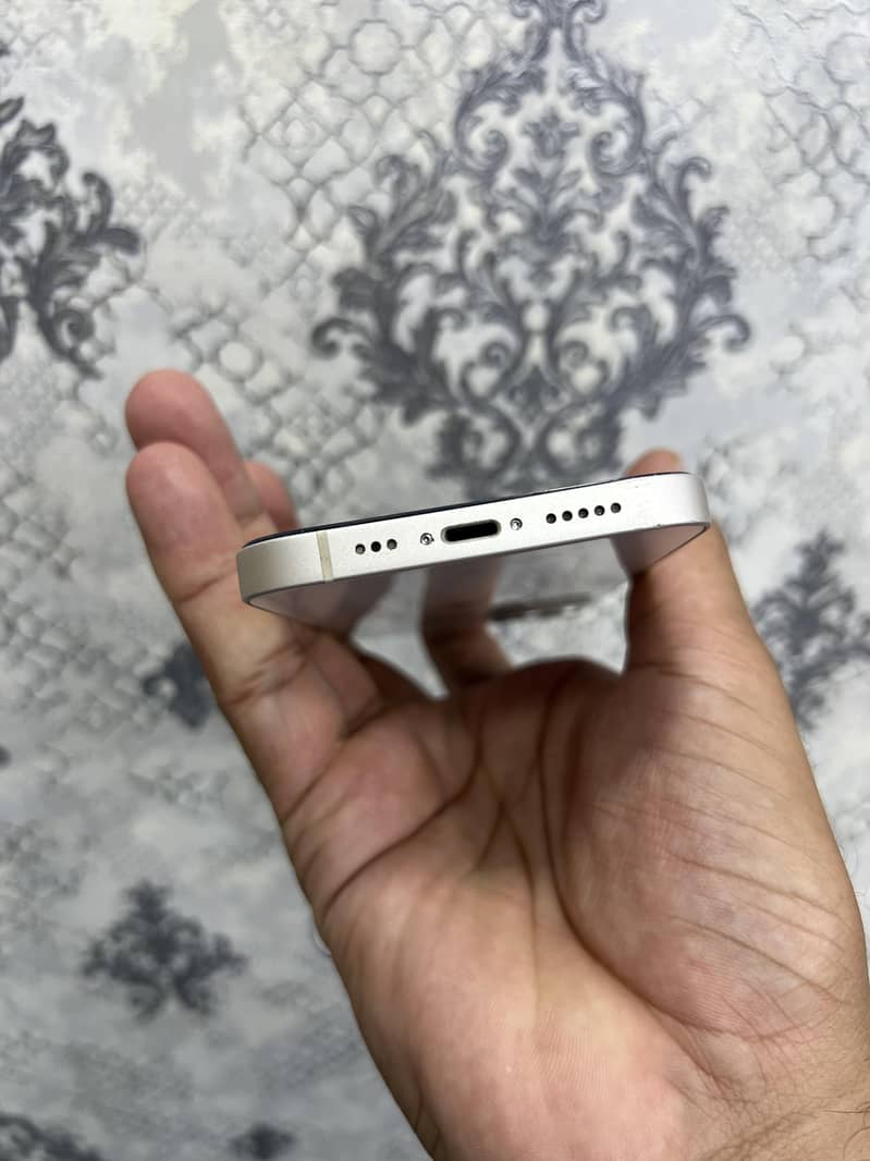 Apple iPhone 13 1