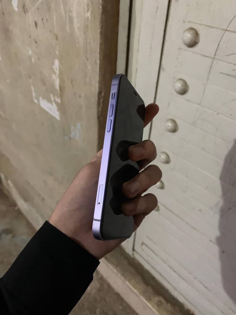 Apple iPhone 12 3