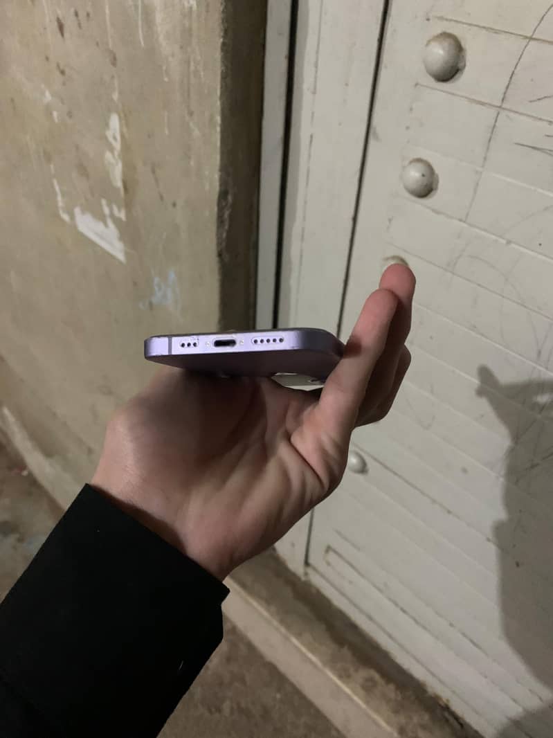 Apple iPhone 12 4