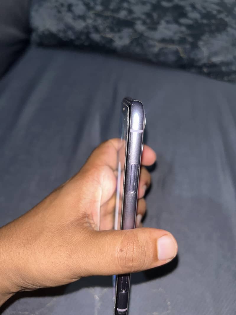 Apple iPhone 11 3