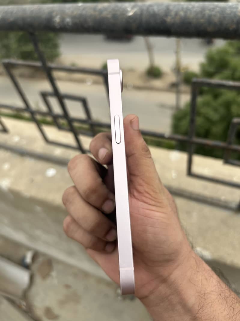 Apple iPhone 17e 1