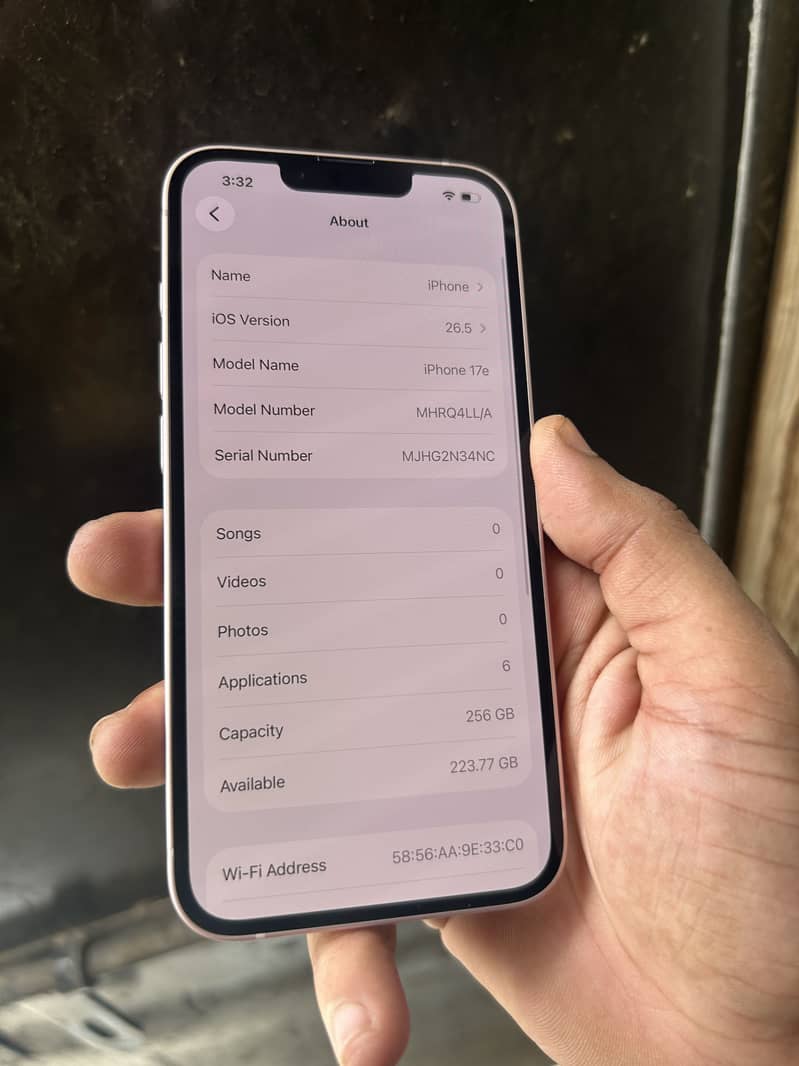 Apple iPhone 17e 5