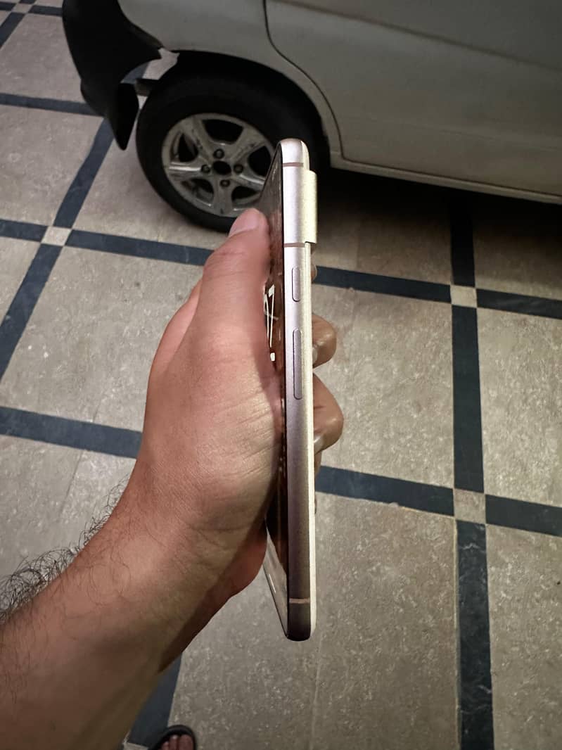 Google Pixel 8 4