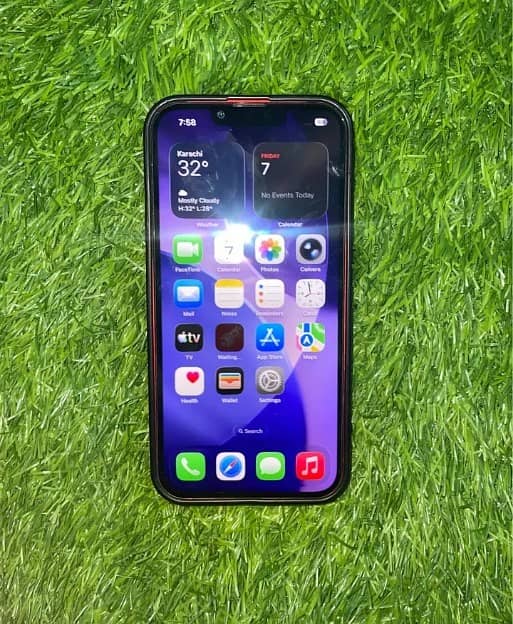 Apple iPhone 13 8